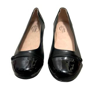 💚💚🌼NWOB Life Stride Black Flats Classic Design